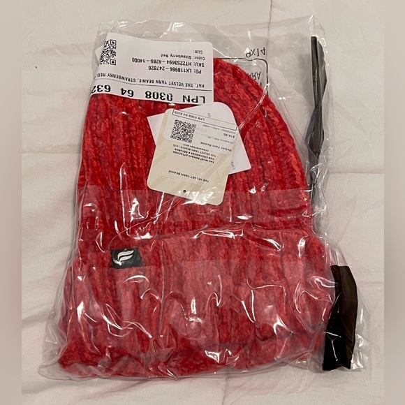 Fabletics NEW w/tags Red Velvet Yarn Beanie - Picture 3 of 3